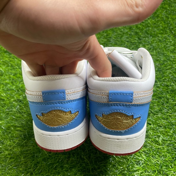 Air Jordan 1 Low SE University Blue Size Women’s 8.5 (BRAND NEW WITH BOX) - Picture 6 of 7